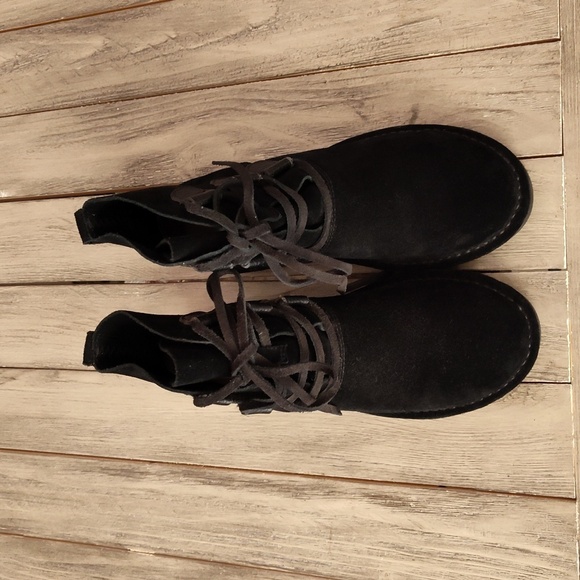 New UGG Women's Elvi Sneaker Boot in Black 🖤 Size 5🖤 - Picture 8 of 14